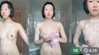 bé nữ sinh lớp 10 đi tắm