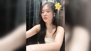 siêu phẩm loli xinh xắn trả kèo show vú cho ai donate - phần 6