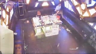 Lộ Clip ô chú đi hát Đụ nhân viên ngay trong phòng