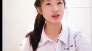 Em hovj sinh 2k9 mình dây thủ dâm khoe vú lồn non gái mới lớn