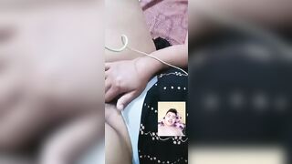 Gái vú to thủ dâm cùng trai trên điện thoại vú to mặt dâm đãng