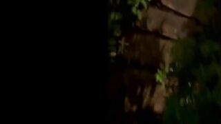 Ghệ xinh dáng nuột nắc, doggy từ ngoài phòng ra tới sân vườn phần 2