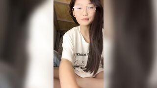 Thủ dâm bằng cặc giả 2