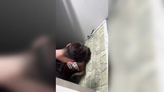 Cặp đôi nào đó chịch trong WC bị thằng bạn theo quay lénn