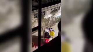 Thiếu đúng mỗi cái giường thôi đó