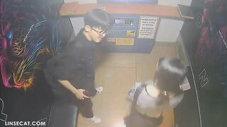 hai em học sinh hàn chịch nhau luôn trong phòng hát
