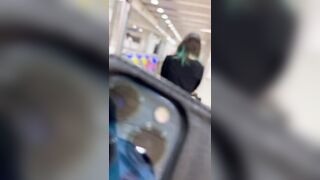 E Teeen Trên Tàu điện ngầm, Tốc váy Khoe quần lót Màu Hồng Nứng Vcl ra