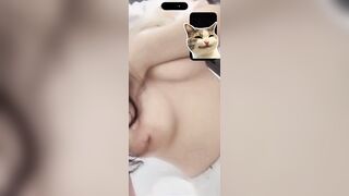 Chị chị em em rồi vạch ra cho nhau xem luôn