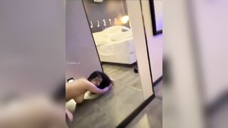 Địt con bạn trước gương quay lại làm kỉ niệm vú to đít bự