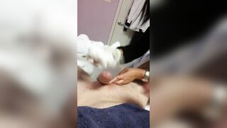 Wax lông được nữ nhân viên giúp xuất quá đã cho thanh niên