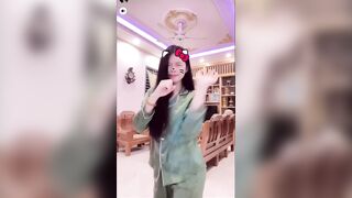 em gái 2k8 nhảy lộ hàng