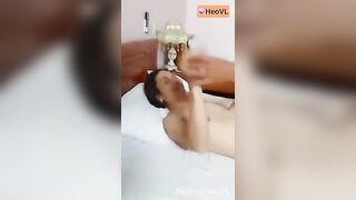 Nhìn vợ bị thằng bạn thân đụ lòi lồn