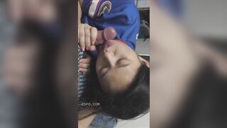 Em gệ năm nhất bú cu ngập mồm