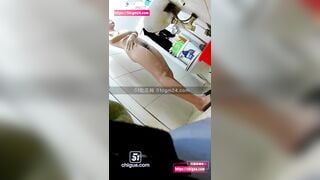 Camera kín quay lén em dâu cực xinh dáng ngon khỏa thân đi tắm rửa lồn