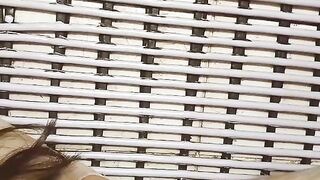 Dùng bàn chải rửa chem chép tiện thế đánh răng luôn