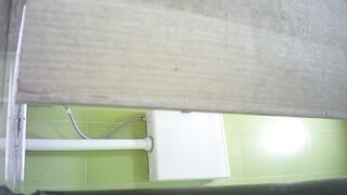 quay lén nhà vệ sinh mấy em non tơ đi đái thật kích thích - phần 15