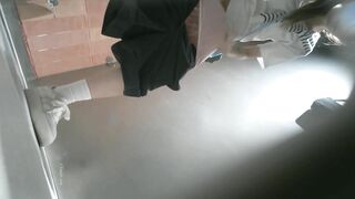 quay lén nhà vệ sinh mấy em non tơ đi đái thật kích thích - phần 17