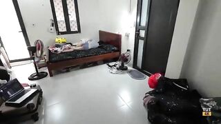Đang ngủ thì bị thằng em kế mò vào đụ tới tấp bắn ngập mồm