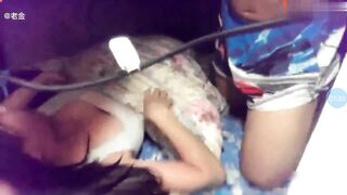 Em trai mò vào phòng chị họ năng nỉ xin đụ 1 lần cuối trước khi chị lấy chồng.