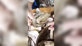 Cách chị gái dạy mấy em trai bú lồn bạn gái thế nào cho cực sướng.