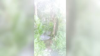 Lén lút ngoài tình cùng vợ thằng bạn gấp quá nên đụt ngoài đường luôn