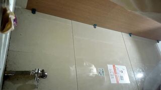 quay lén nhà vệ sinh mấy em non tơ đi đái thật kích thích - phần 47