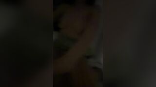 Đang quay thì vợ giật điện thoại