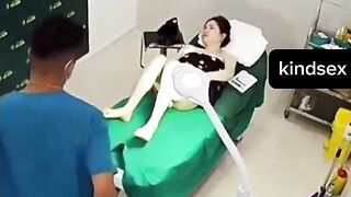 Bảo sao vợ thích đi khám phụ khoa bác sĩ móc sướng