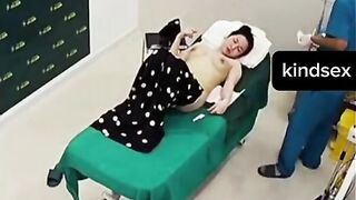 Bảo sao vợ thích đi khám phụ khoa bác sĩ móc sướng
