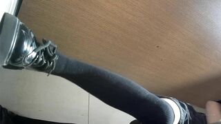 có 1 không 2 quay lén nhà vệ sinh nữ toàn các em non tơ xinh xắn - phần 19