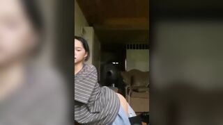 Thấy em họ không mặc sì líp thử xin đụ ai dè con em gái cho đụ thật.