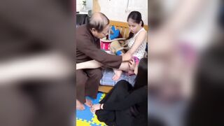 Thầy pháp bắt vong ở bẹn và vú 2 gái xinh, khôn như thầy quê con đầy 🤣