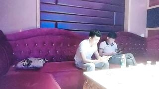 Đi Hát thì Ít, Mà 2 thg Đjt luôn 2 e KTV Vú To, Lút Cán Djt tê lồn sướng rên rỉ