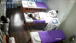Hack cam quán spa triệt lông lồn mấy chị gái - 1