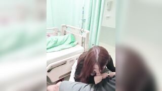Ăn con cặc to đùng của bạn tình ngay trước mặt bệnh nhân có tệ lắm không?