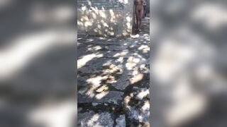 Cô gái có sở thích nude public 4