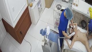 Hack cam em gái xăm trổ đi spa cạo lông lồn