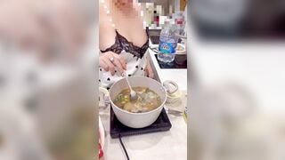 Vợ damdang chồng làm về là có cơm ngon canh ngọt