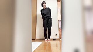 Nữ sinh năm nhất có gương mặt ngây thơ thủ dâm