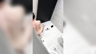 Anh traii và em gasi học cùng trường,trong buổi dạ hội,hai đứa xuất hiện như một cặp