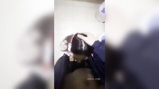 Bắt con em họ bú cu ở nhà vệ sinh công cộng