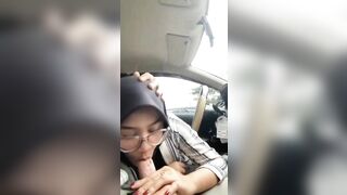 Chị họ bú mút con cặc của tôi trên ô tô