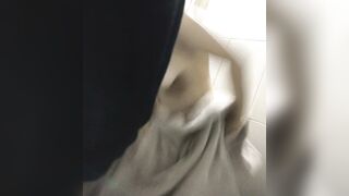 Quay lén chị hàng xóm tắm mát