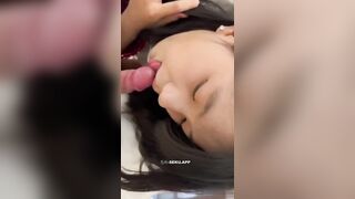 Địt bé học sinh sau khi đi học về vẫn còn mặc quần áo bím non lông mới nhú