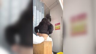 Anh bác sĩ đã cố tình quay lén video tiêm thuốc vào mông trần của 1 bệnh nhân nữ sinh