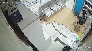 Bệnh viện đặt cam quay lén các bệnh nhân nữ tụt quần lộ mông tiêm thuốc.