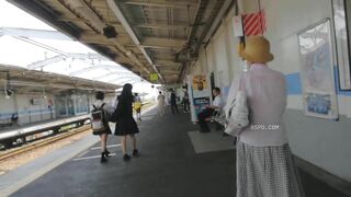 Quay lén dưới váy mấy em nữ sinh