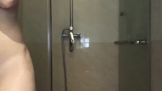 Gái dâm vú to lồn múp vừa tắm vừa khoe hàng dâm đãng phần 1