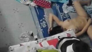 Em gái phòng trọ bên cạnh vừa coi sex vừa thủ dâm giật nảy người