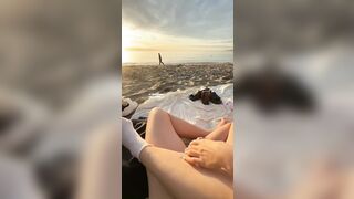 Cặp đôi dâm đãng làm tình public chỗ đông người 2